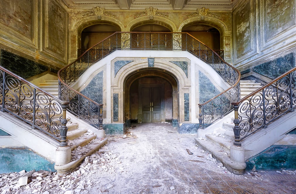 26 Ghostly Remains of Derelict Places