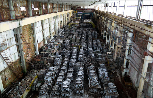 A Massive Tank Overhaul Depot in Ukraine