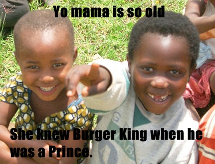 old school yo mama jokes - Yo mama is so old Dia Burger King when he was a Prince.