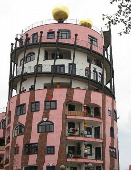One Hundred Photos of Unusual Houses And Buildings