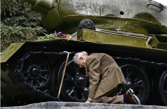 An old WW2 Russian tank veteran finally found the old tank in which he passed through the entire war  standing in a small Russian town as a monument