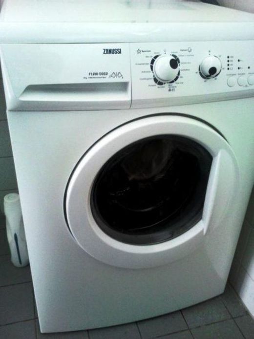 washing machine looks like face