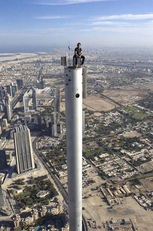 Tom Cruise sits atop Dubai in Mission Impossible: Ghost Protocol 2011