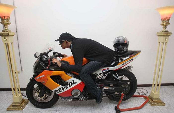 Odd photos made at the funerals