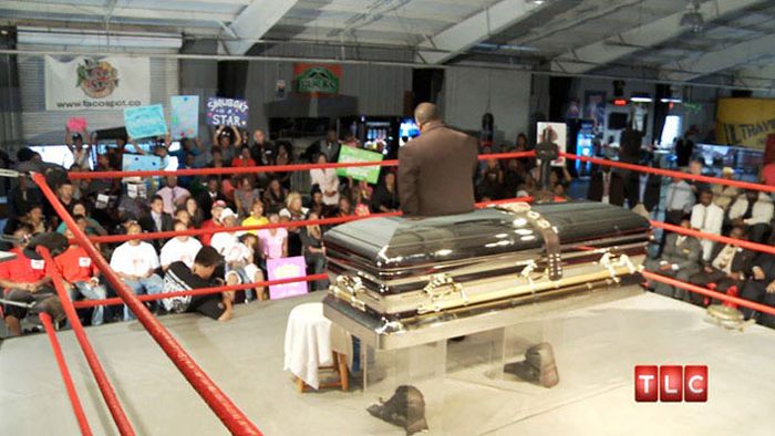 Odd photos made at the funerals