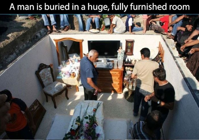 Odd photos made at the funerals