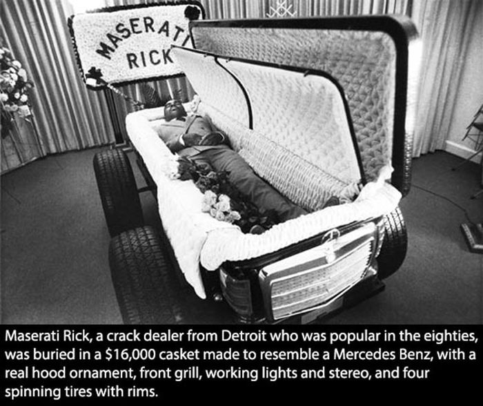 Odd photos made at the funerals