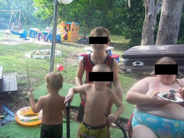 Odd photos made at the funerals