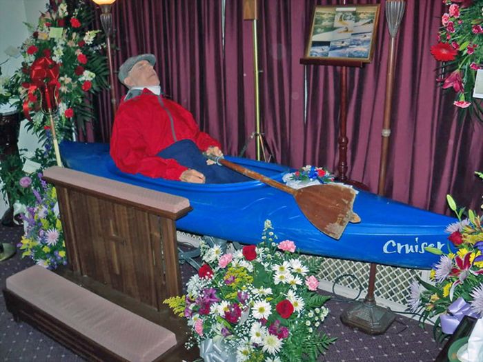 Odd photos made at the funerals