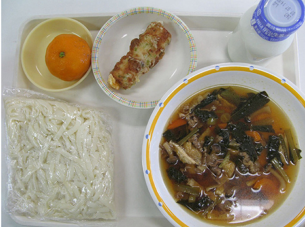 Country: Japan. Contents:Udon, cheese-stuffed chikuwa fish sausage, frozen Mandarin orange, and milk.