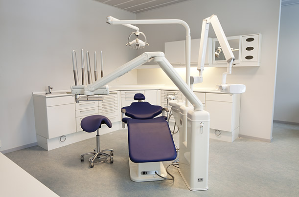 Norwegian inmates lose their right to freedom but not to state services like health care. Dentists, doctors, nurses and even librarians work in the local municipality, preventing a subpar prison standard from developing. On-site, Halden boasts a small hospital and this state-of-the-art dentists office.