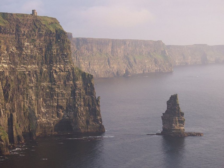 O'Brien's Tower is dwarfed by its environment, the Cliffs of Moher. Rumour has it that Sir Cornellius O'Brien built the tower in 1835 to impress women that he was courting.
