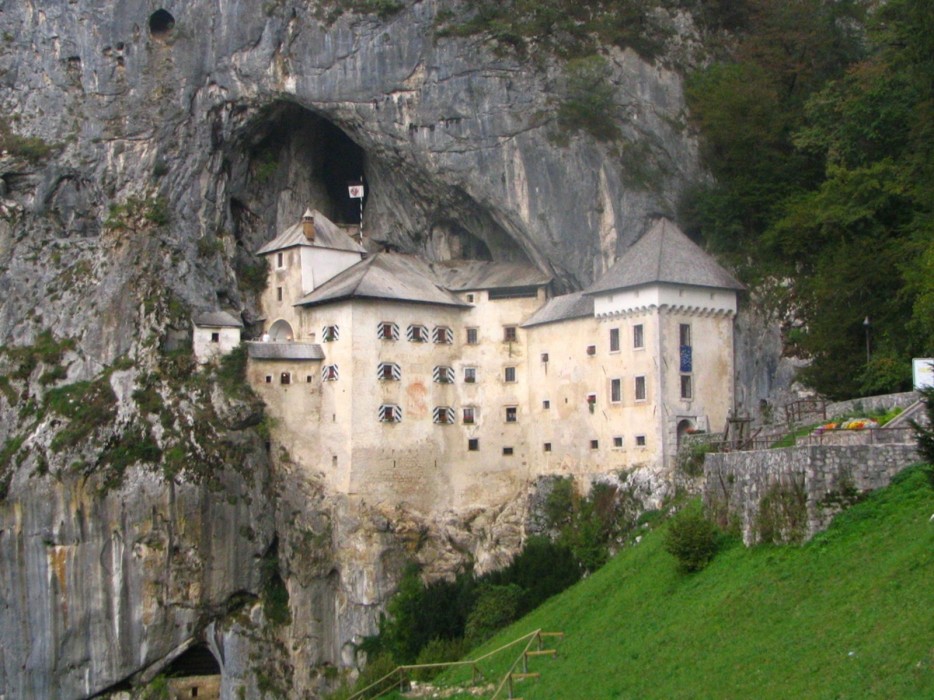 Predjama Castle, SloveniaAs the seat of Knight Erazem Lueger, a baron and thief who led a rebellion against the Austrian emperor, this castle has a rich and vivid history. Built into a natural arch, the castle was impenetrable during a long siege, with a secret tunnel supplying the occupants. The defenders only fell when a treacherous servant signaled a weak point - the toilet. A single cannonball was fired when Erazem was on the privy, literally catching him with his pants down.
