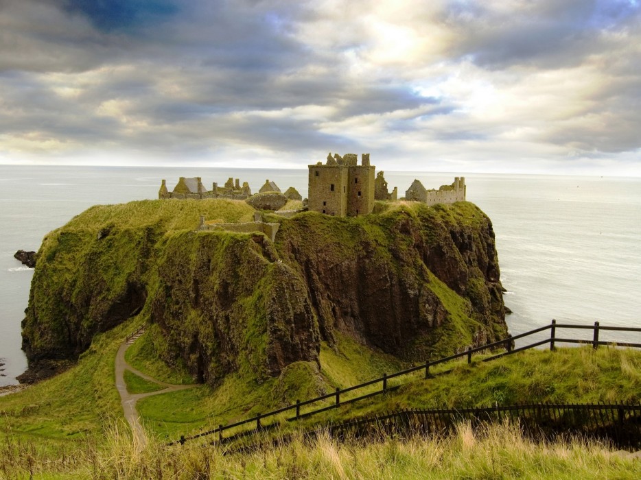 Dunnottar Castle, Scotland For over 1000 years, Dunnottar, perched on the the edge of the North Sea acted as Scotland's bastion against Viking and English agression. It was in these walls that the Scottish Crown Jewels were hidden from the English and saved from destruction.