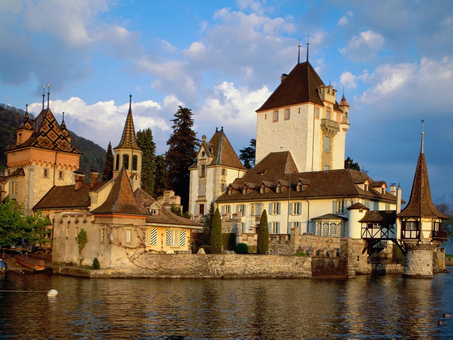 Oberhofen Castle, Lake Thun, Switzerland Oberhofen Castle, on the perfectly blue Thun lake, was designed with elegance rather than defense in mind. The large castle parks are among some of the most magnificent in Europe.