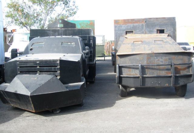 Mexican vigilantes building DIY tanks to battle cartels in the Mexican drug war Mexican Vigilantes Stand Up Against Crime