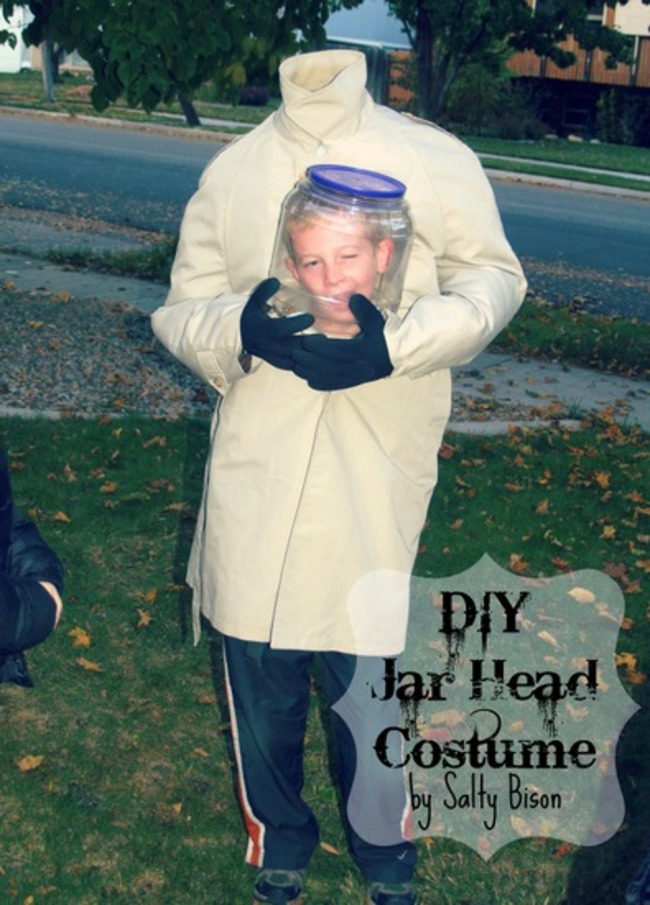 A backpack and an empty cheesy poofs container are all you need for this impressive Jar Head costume.
