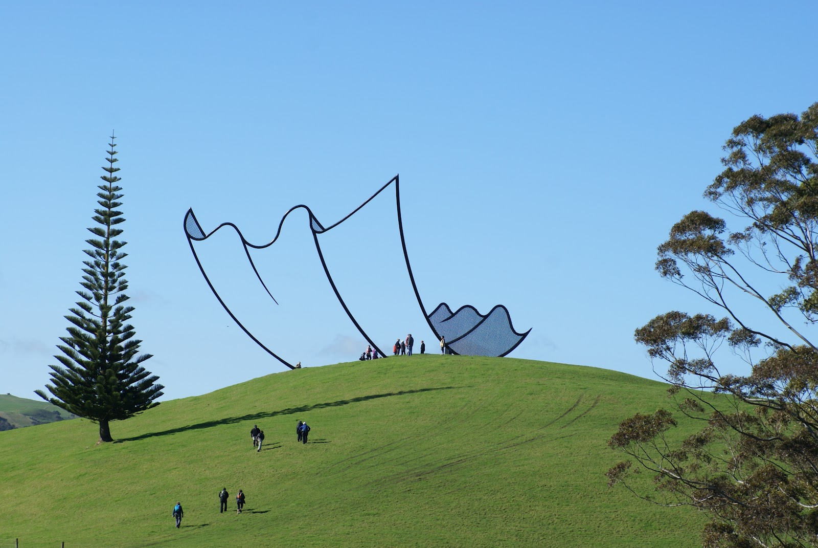 New Zealand cartoon kleenex sculpture by Neil Dawson.