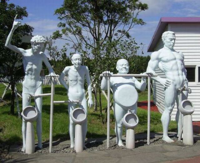 22 Weird Statues That Actually Exist