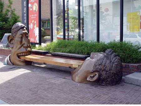 22 Weird Statues That Actually Exist