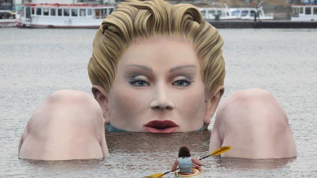 22 Weird Statues That Actually Exist