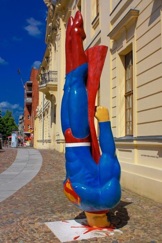 22 Weird Statues That Actually Exist