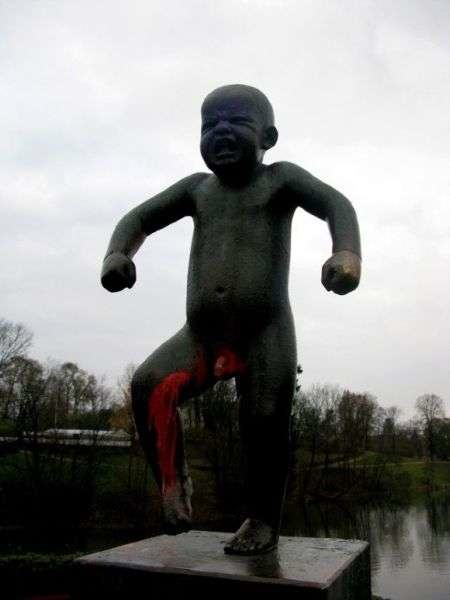 22 Weird Statues That Actually Exist