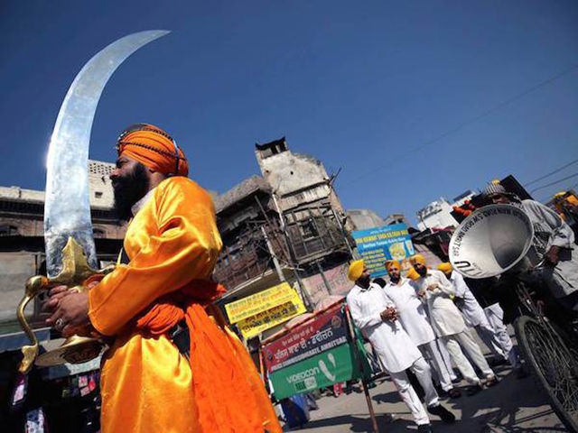 crazy pic sikh with sword