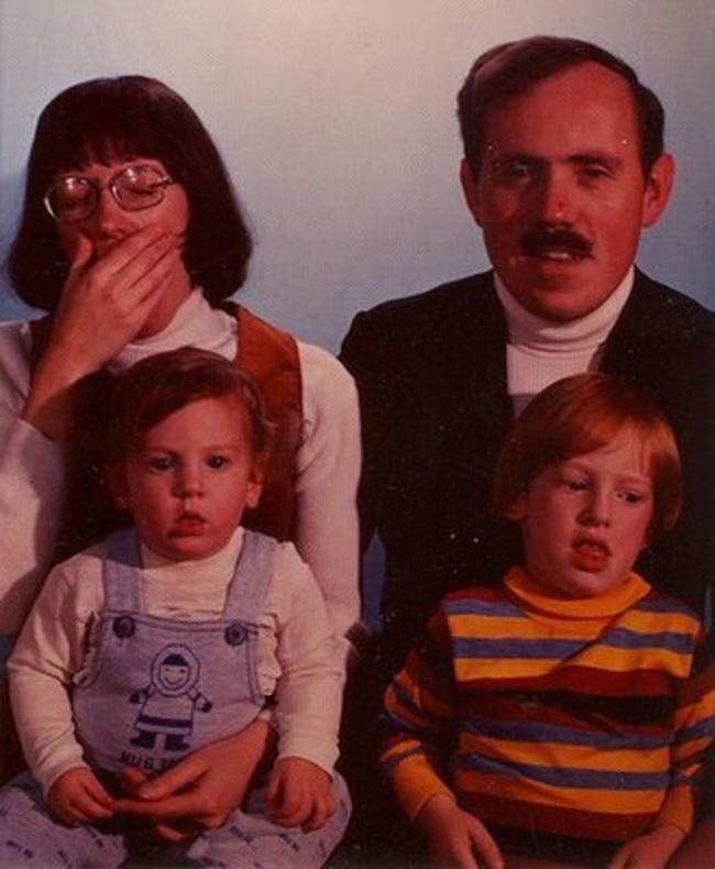 25 Family Photos That Show The Honest Side of Being a Family