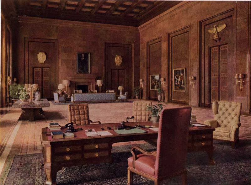 A look at Hitler’s office.