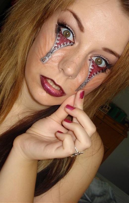 20 Girls Know How to Ruin Their Faces With Tattoos