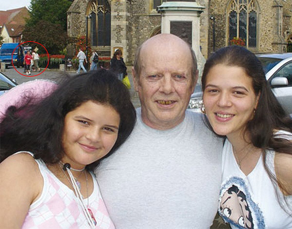 In 2007, Michael Dick who is pictured along with his two daughters, was traveling around the UK in search of his long-lost daughter, Lisa. She was 31 years old and he had lost contact with her 10 years prior. He got in touch with the local paper, Suffolk Free Press, and they agreed to help him spread the word about his search. They took a picture of Michael and his daughters for the article they were going to post in the newspaper. After seeing the article in the paper, Lisa reached out so she could be reunited with her dad. But when looking at the picture, they noticed that Lisa was in the background of the picture taken for the paper! Lisa said, “I was completely shocked. Me and my mum had been standing in that exact place where the picture was taken about a minute earlier, and you can see us in the picture walking away. It is incredible.”