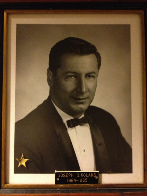 This person looks like Alec Baldwin.