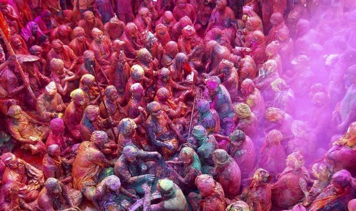 It's Common for Complete Strangers to Get Involved in a Color Fight