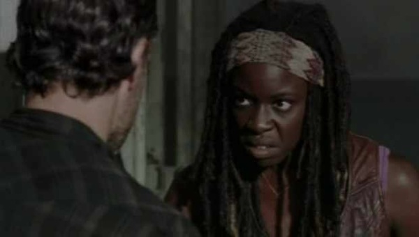 Governor is ‘interrogating’ Michonne privately about staying at Woodbury to “join his forces.” As he mentions Merle’s name, she suddenly reacts, grabbing her sword from him, and shoves it at his throat, threateningly. During this, the shadow from the boom mic is visible just above his head.