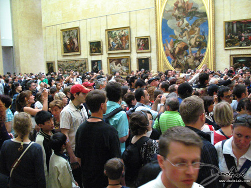 Every year, there are about 850 million visits to American museums.