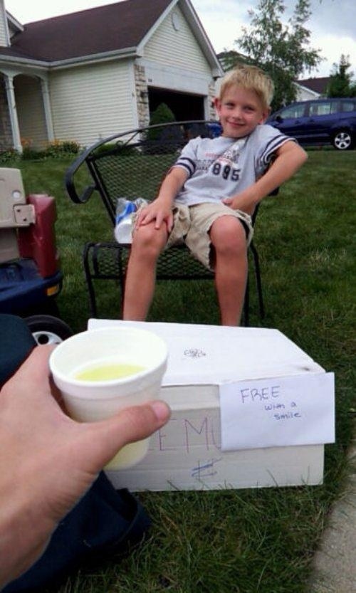 30 Acts Of Kindness That Will Restore Your Faith in Humanity