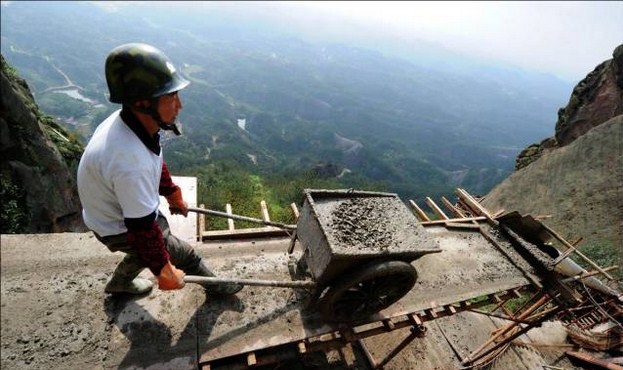 Building A Mountain Road In China