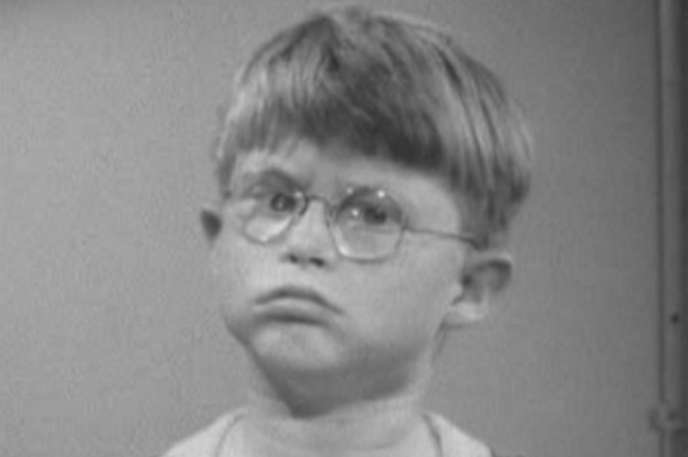 Billy Laughlin – Best Known For: Role as ‘Froggy’ on Our Gang – Died in 1948 at the age of 16 when he was hit by a truck while riding on the back of a scooter that his parents had bought for him 2 weeks before.