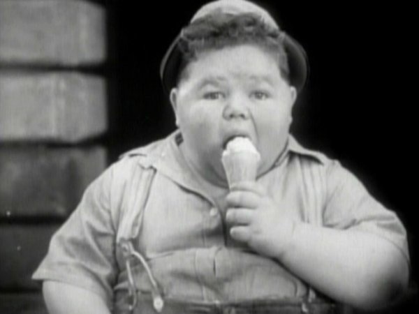 Norman Chaney – Best Known For: Role as ‘Chubby’ from Our Gang – He died in 1936 at the age of 21 from myocarditis after he was treated for a glandular problem which had caused him to gain weight. When he was diagnosed he weighed over 300 lbs and was only 4 ft 7 inches tall.  He received treatment and rapidly lost over 200 lbs. At the time of his death he was 110 lbs.