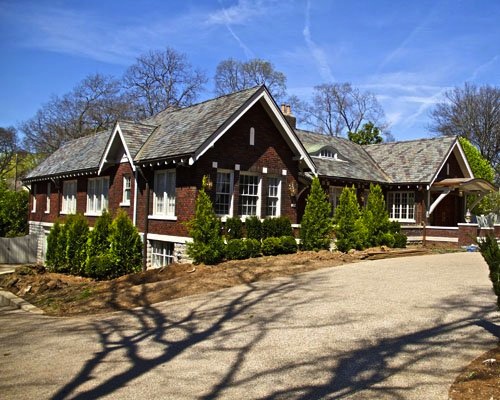 The $1.4 Million Mansion - Gifted to Taylor Swift's Parents. A lot of people have Taylor Swift #SquadGoals, but no one has been luckier to be a part of Swift's inner circle than the people who gave birth to her. Taylor bought her parents a $1.4 Million mansion in Nashville, Tennessee, which sounds super expensive until you realize that it only took her a day-and-a-half to earn that money.