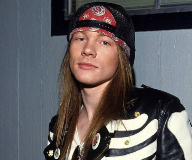According to “The Vocal Ranges of the Greatest Singers” by Concert Hotels, Axl Rose is the greatest singer of all time and has an insane range of five octaves. Rose beats out a truly jam-packed pantheon of male and female music legends that includes Mariah Carey, Robert Plant, Whitney Houston, Steven Tyler, and Elvis Presley, among others.