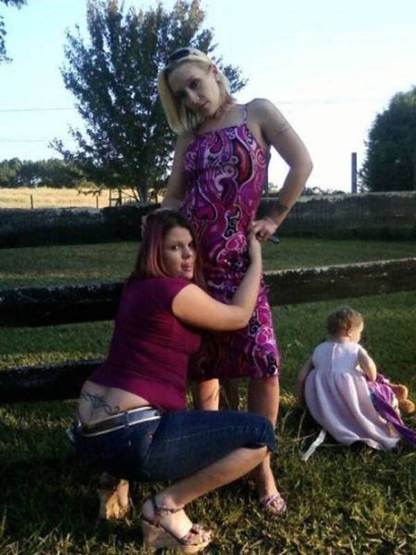 Trashy Mom Selfies And Photos That Prove They Suck At Motherhood.