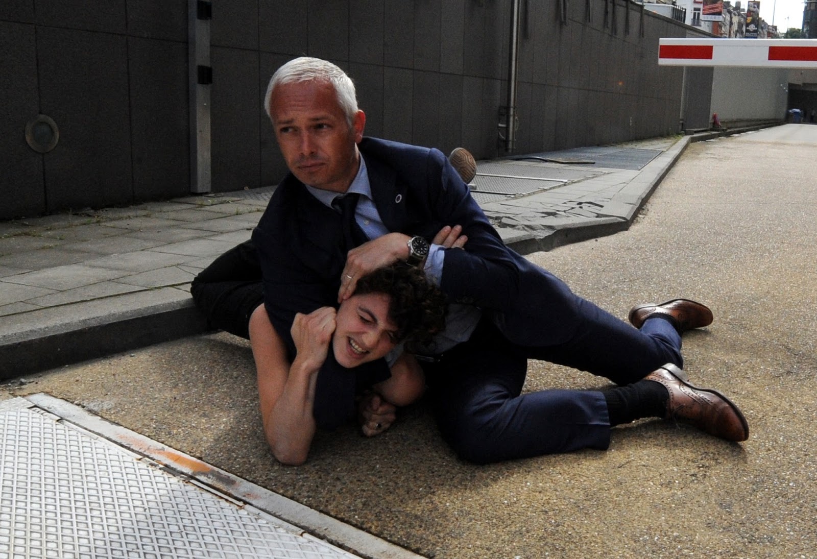 Security guard takes out feminist protester that attacked a government official. Sweet moves dude! Nice suit.