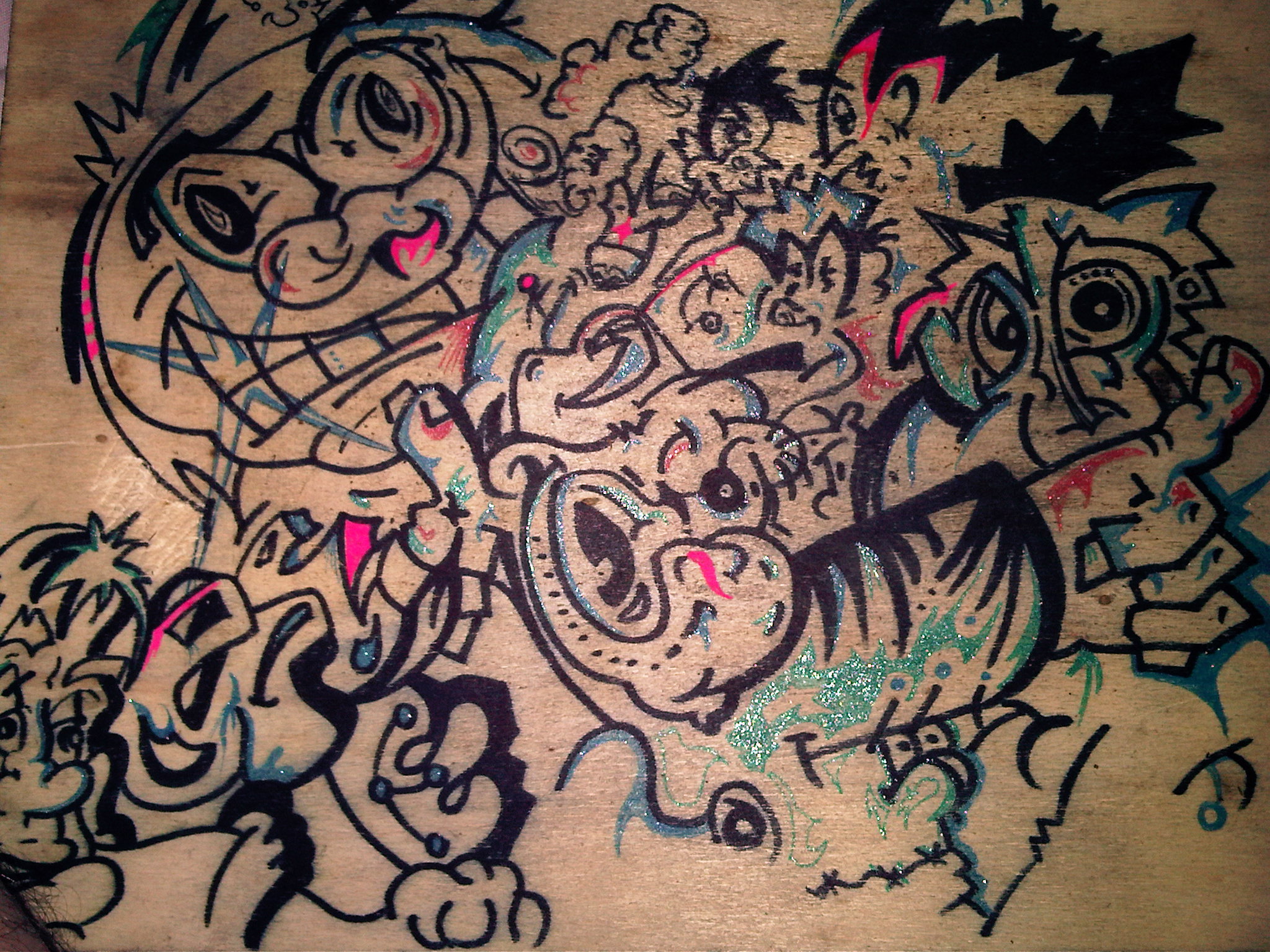 find the faces in thisaffiti art le bit of gr litt