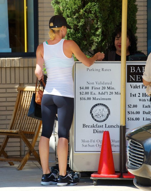 HOT BABES in YOGA PANTS