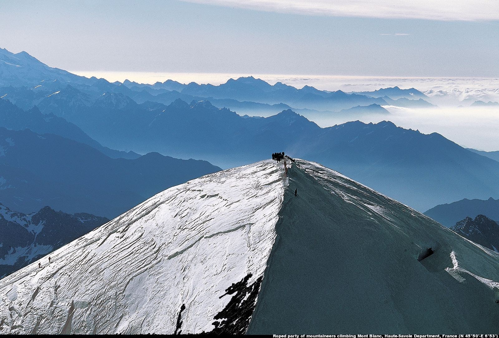 Alpinistes au sommet du mont Blanc, Haute-Savoie, France N 4550'-E 653'