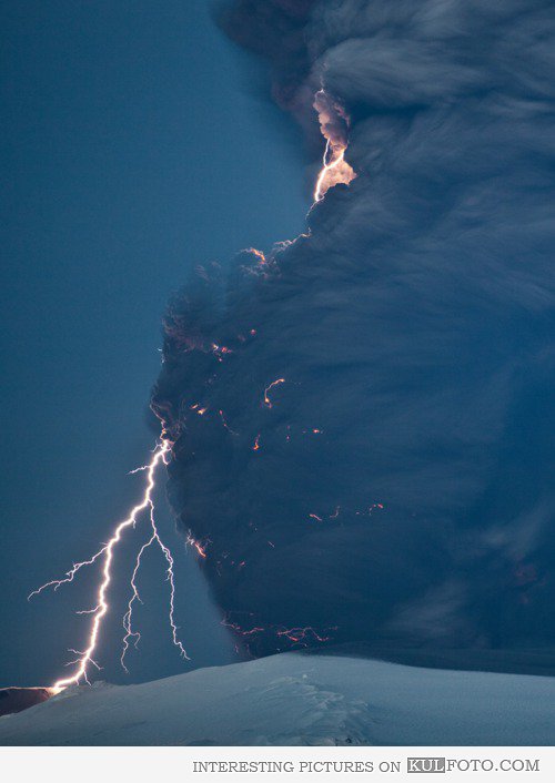 Volcanic Eruption Lightning Strikes!!