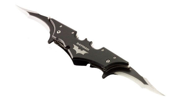 Batman-Twin-Blade-Batarang-Knife-580x333