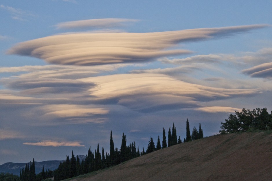 28 Lenticular clouds, France